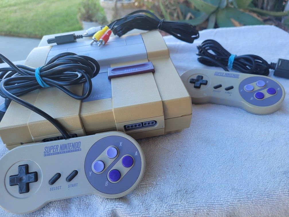 SUPER NINTENDO CONSOLE TESTED AND WORKING