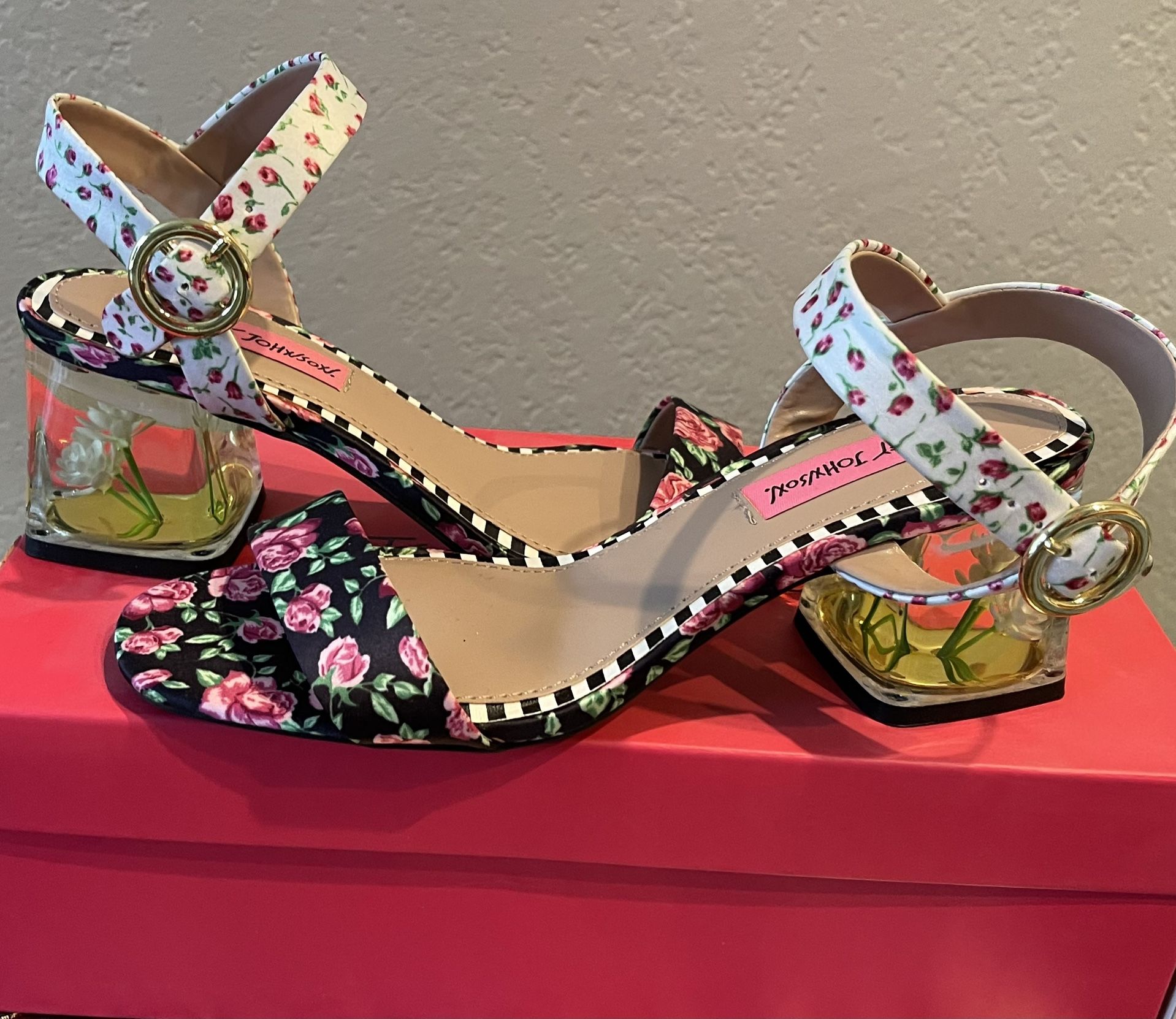 Betsey johnson livvie best sale