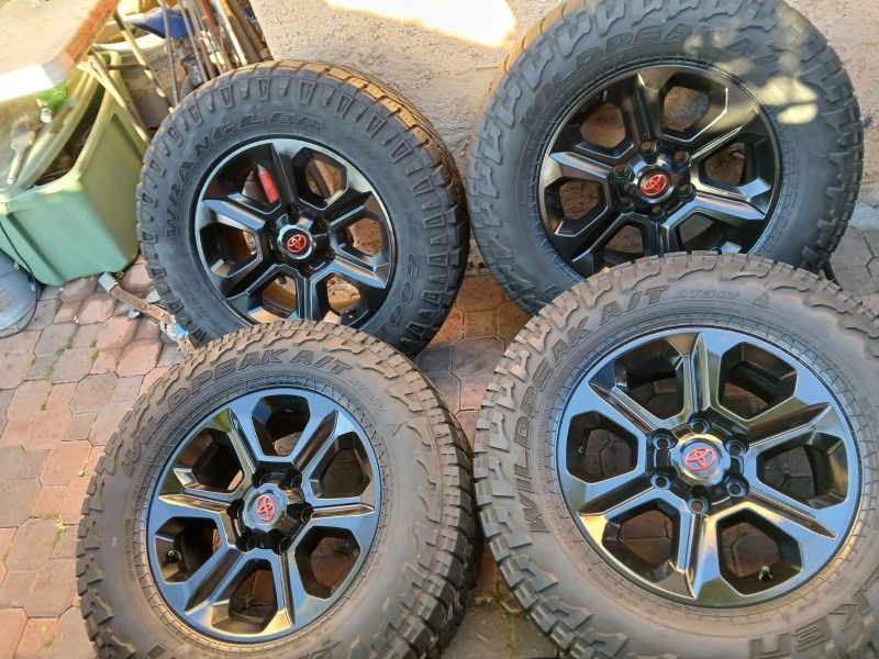 JUEGO DE RRINES PARA TROCAS TOYOTA TACOMA 4RRUNER SECOYA TUNDRA YANTAS BUENAS MEDIDA 17