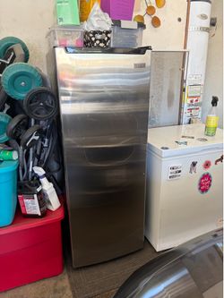 Frigidaire upright freezer