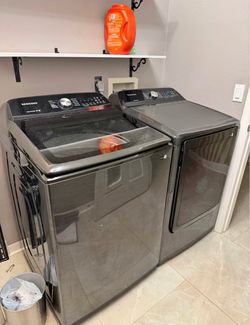 Samsung High-capacity smart Al washer and Dryer