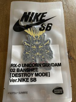 RX- Unicorn Gundam NIKE SB Keychain 