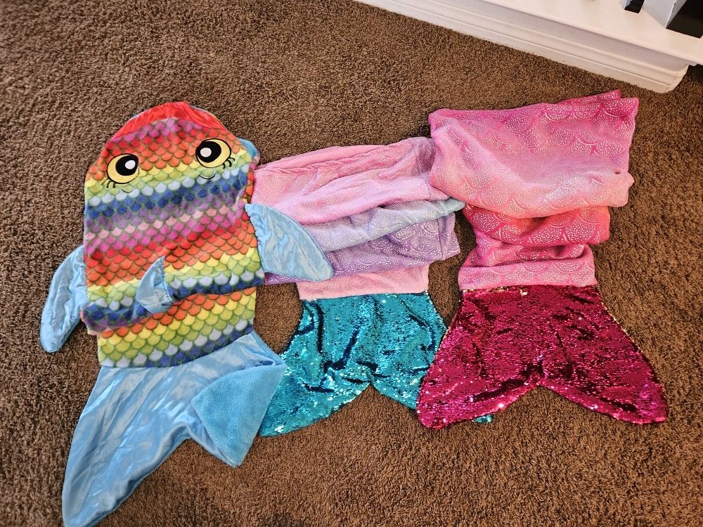 ***3 Beautiful, Cozy Mermaid Tail Blankets!!**