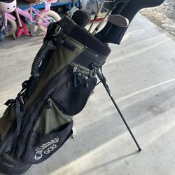 Misc Right Handed Golf Clubs And Bag