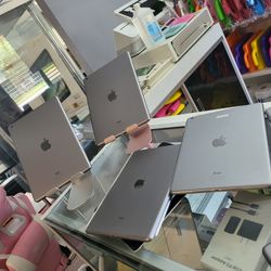 Busca Una Ipad Que Le Funcione  Con YouTube Roblox Nefflix  Disne Plus Redes.  Tenemos Esta Ipad AIR $85 