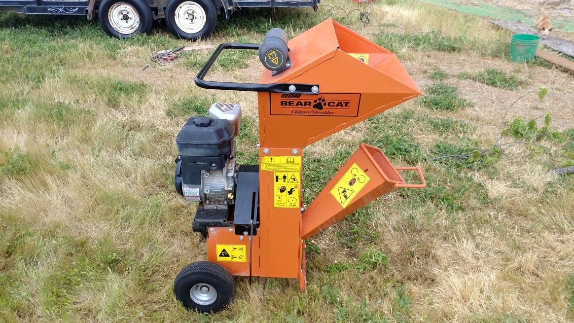Echo Bearcat chipper shredder, 3in, excellent condition for Sale in