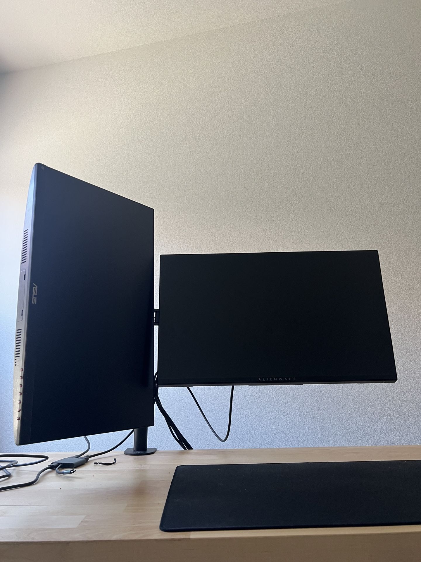 240hz Alienware Gaming Monitor And 144hz Asus Gaming Monitor