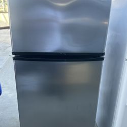 STAINLESS REFRIGERATOR 