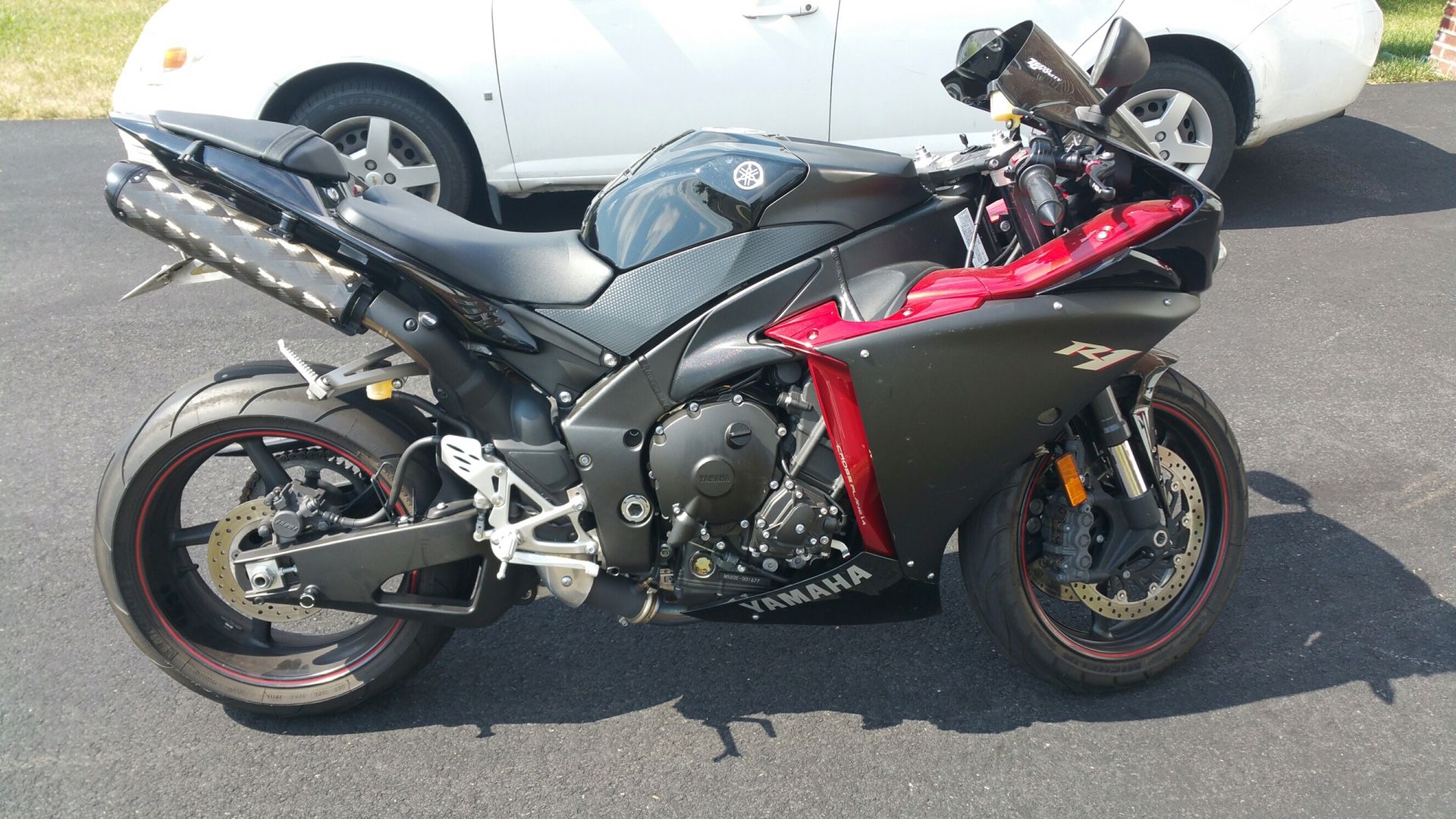 2009 Yamaha R1, 9K miles