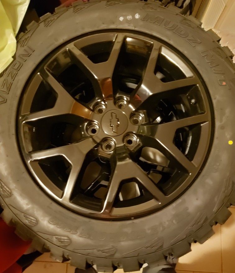 20's Chevy Wheels &tires 1,200 OBO