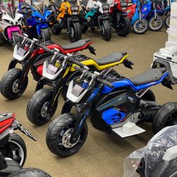 Kids LED Motorbikes, Rechargeable Battery Operated 3 Wheel Electric Motorbike - Ride on Motorbike