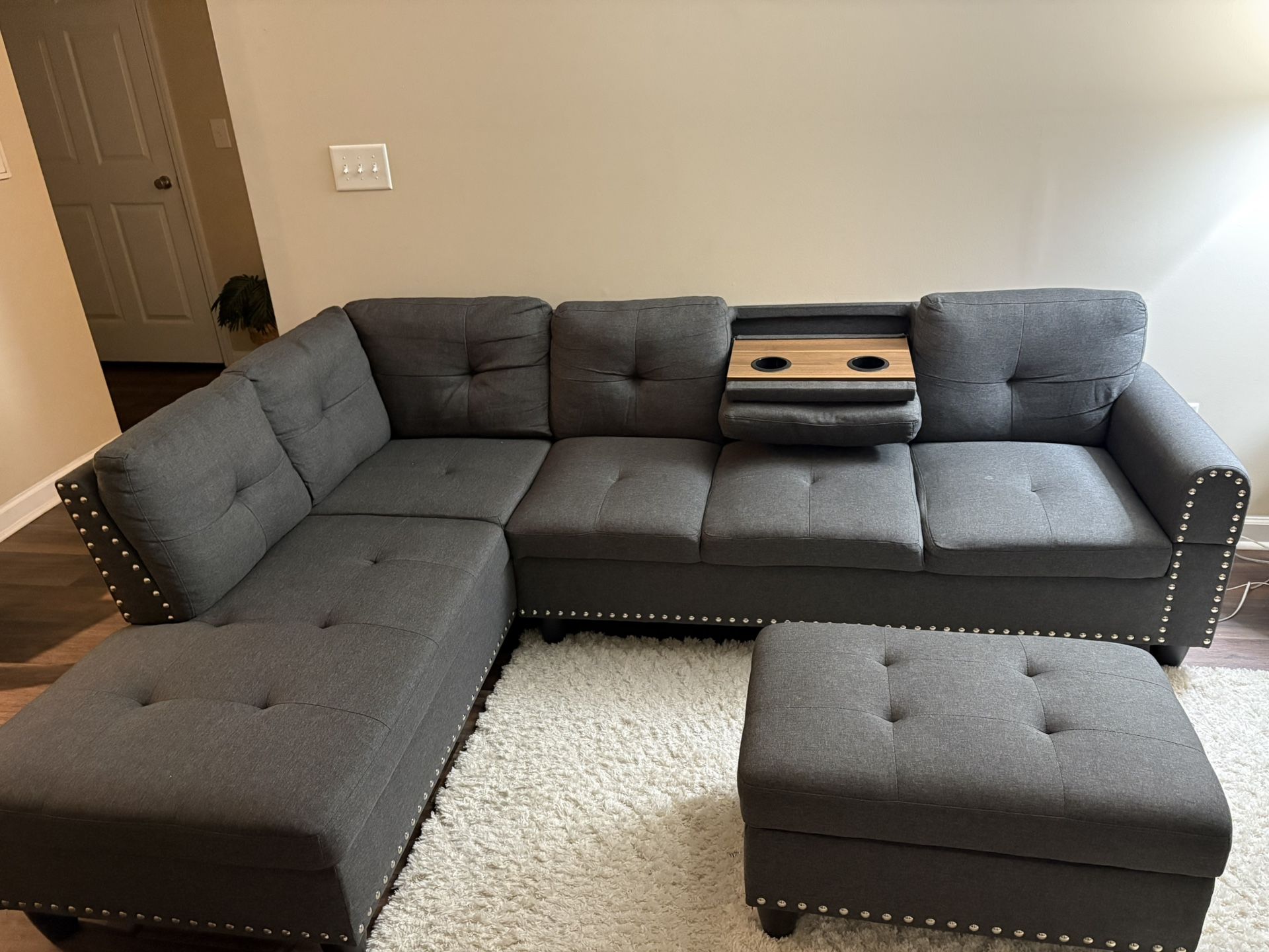 SECTIONAL COUCH