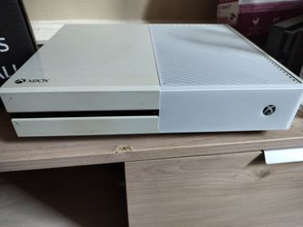 Xbox One + 2 games