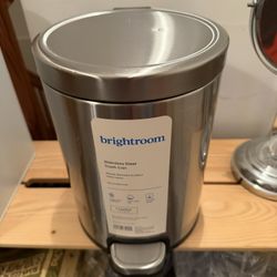 Small garbage can