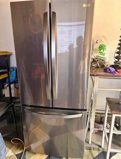 LG French Door Refrigerator black stainless with ice maker