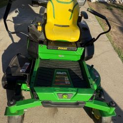 John Deere Z370R Electric 42 in. 3.2 kWh Battery Dual Electric Zero-Turn Riding Mower