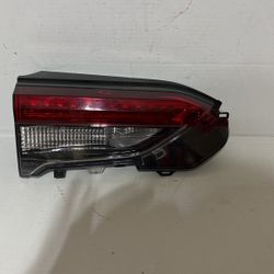 2019-2020 RAVA  Lado Conductor Trasera