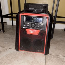 Milwaukee Speaker With Battery