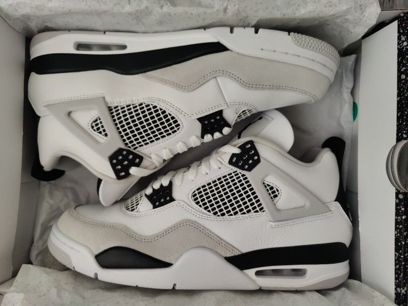 DS Jordan 4 Military Black Size 11 Brand New