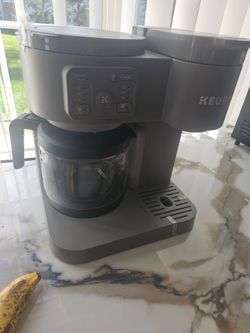 New Keurig Coffee Maker it also has the cups 2 in one