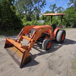 Kubota L4701 tractor loader 4x4