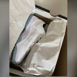 Jordan 11 Retro Low Legend Blue