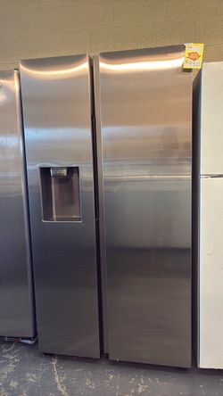 Like new Samsung Stainless Steel refrigerator