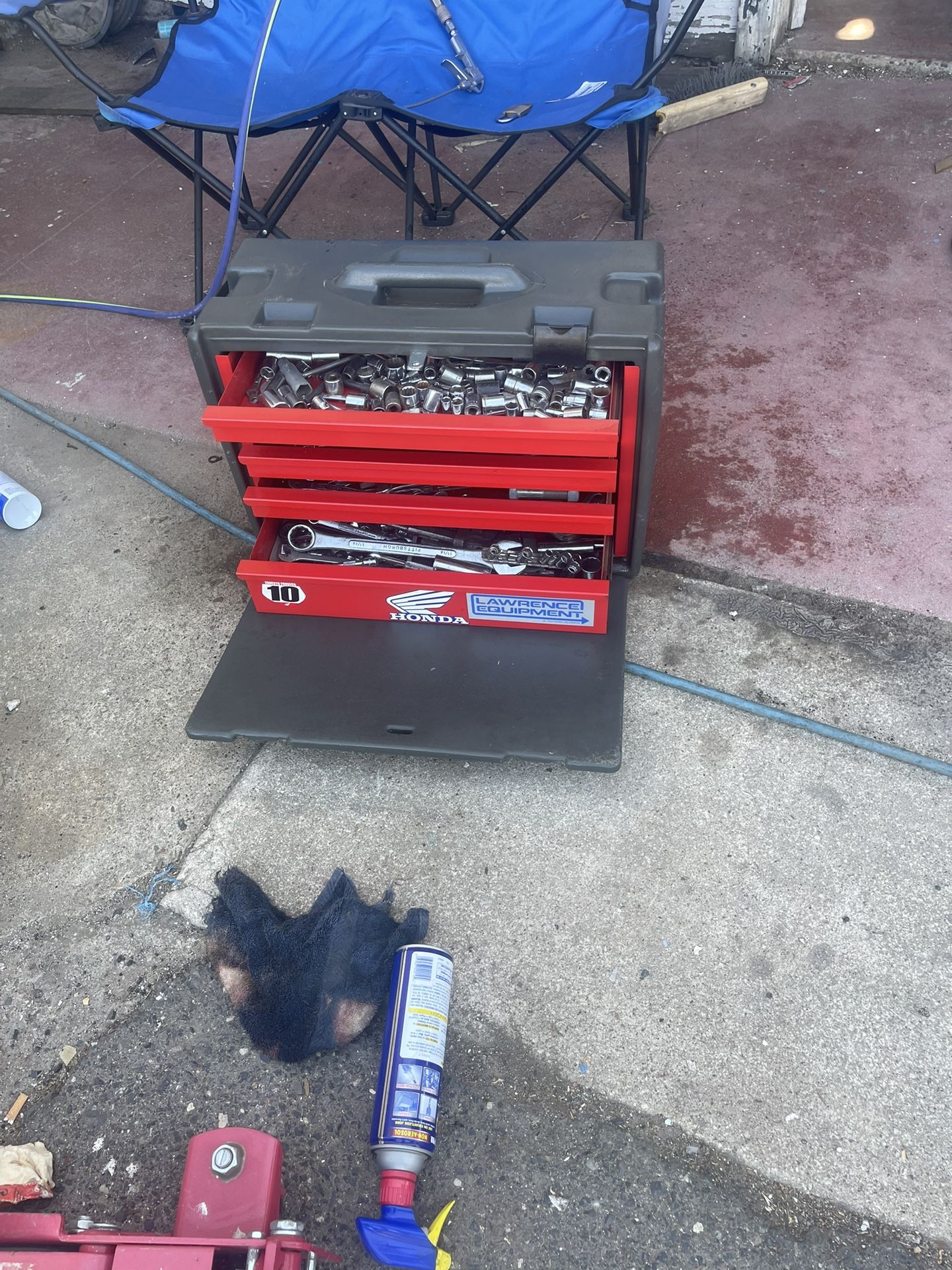 Snap on portable toolbox full of crafting tools