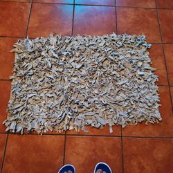 SAFAVIEH LEATHER SHAG GREY AND WHITE 2'X3'