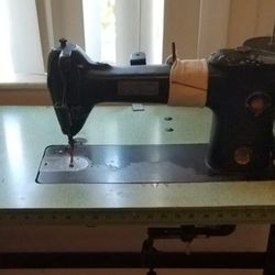 Singer Sewing Machine 