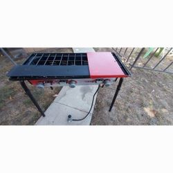 CHEF CAMP 3 BURNER IN GOOD CONDITION IS PORTABLE 