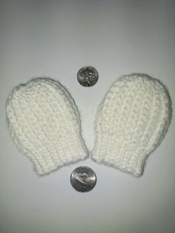 Baby mittens 0-3 months, handmade