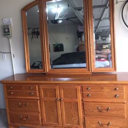 Thomasville antique Dresser and mirror