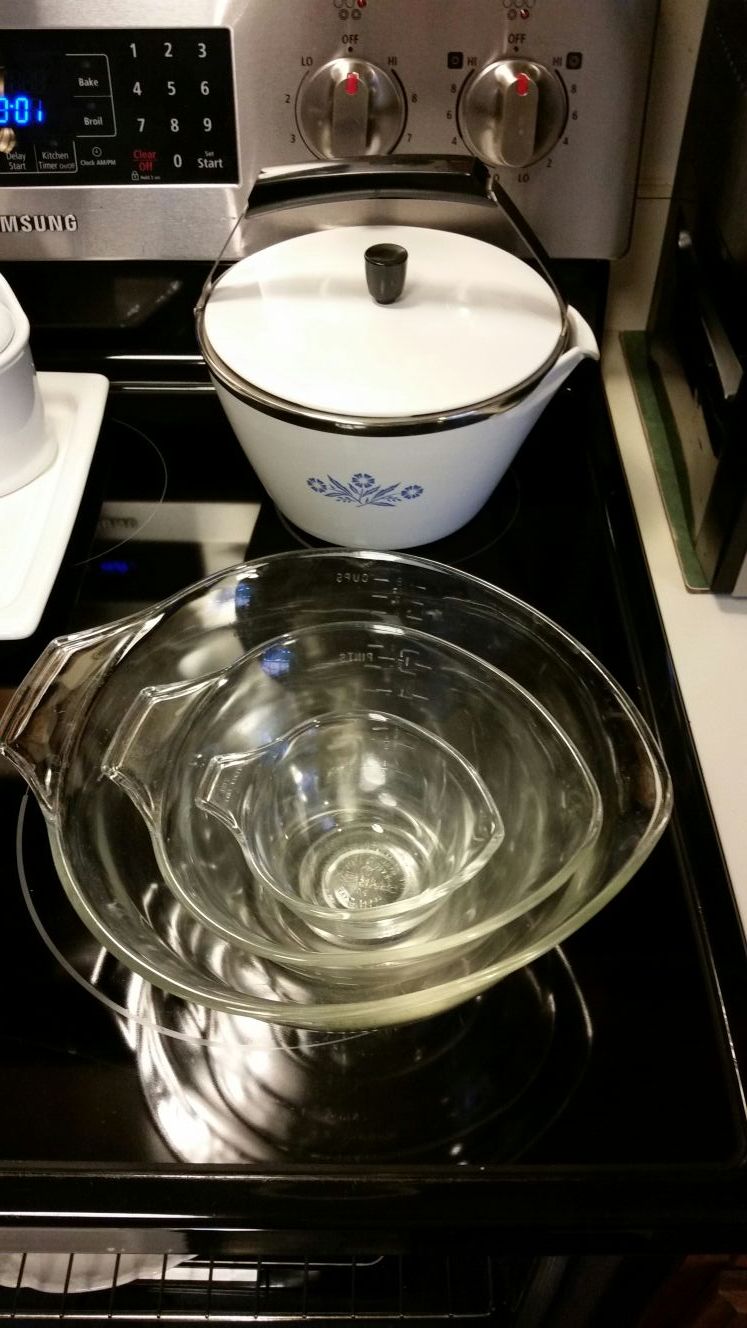 Vintage Pyrex Teardrop Mixing Bowl Set