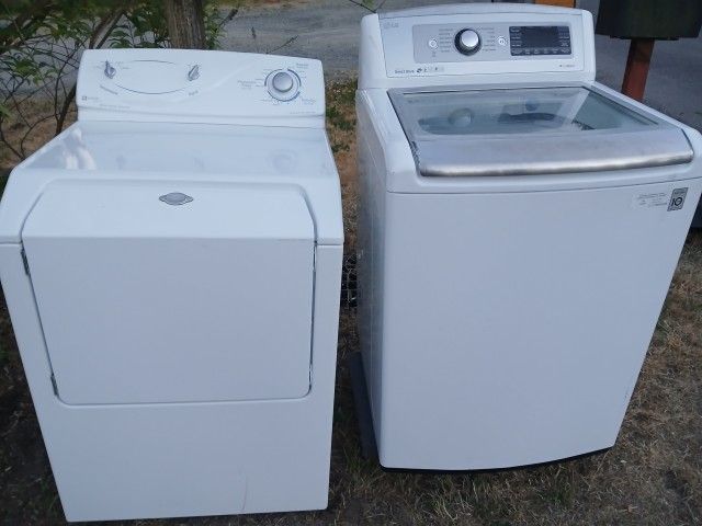 LG WASHER AND MAYTAG DRYER SET