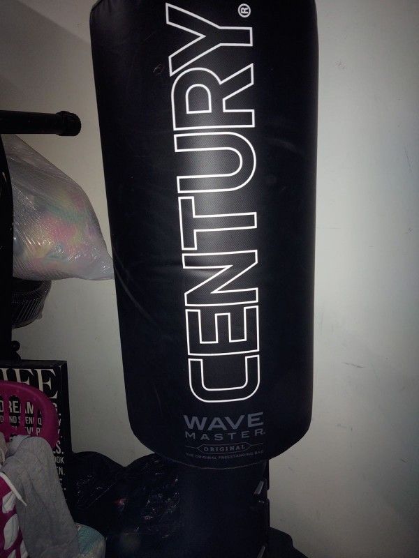 Portable Punching Bag 20 Gallons Of Water Or Sand