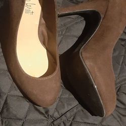 Anna Foret Suede Heels