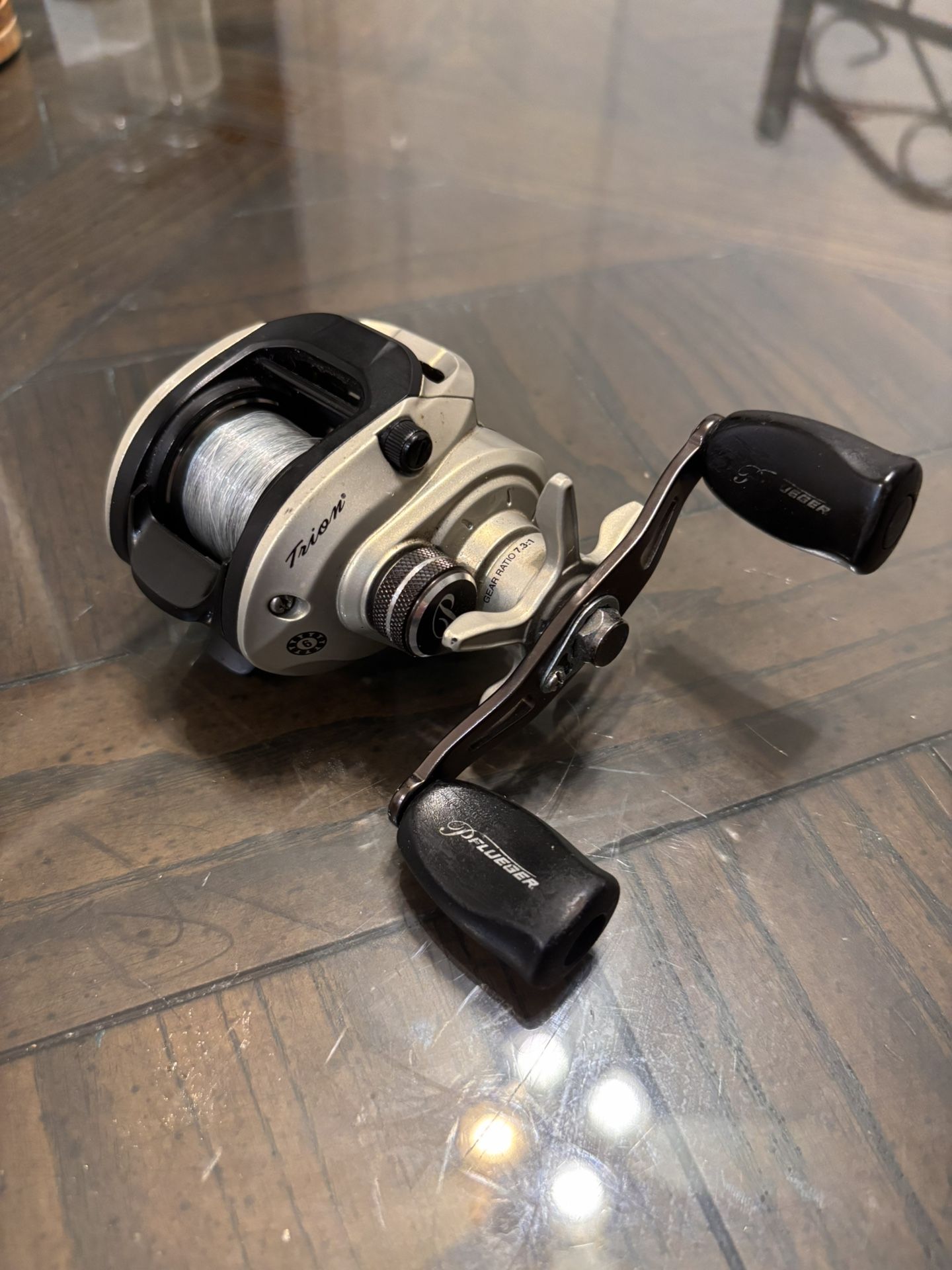 Pfleuger Trion Right Handed Fishing Reel