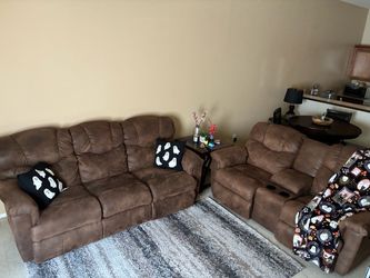 Recliner sofas