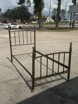 Vintage twin size brass metal bed 