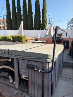 Jacuzzi Cover and Lift