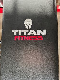 Excellent condition - Titan Fitness Flat Bench