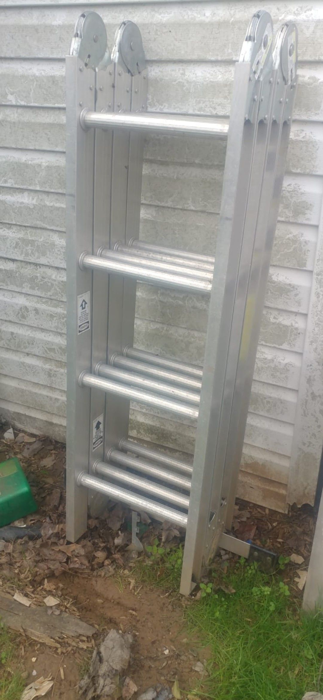 Aluminum ladder