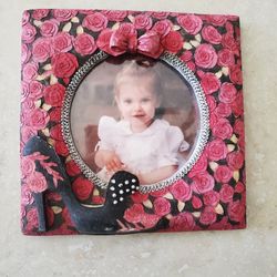 Ceramic Picture Frame With High Heel 