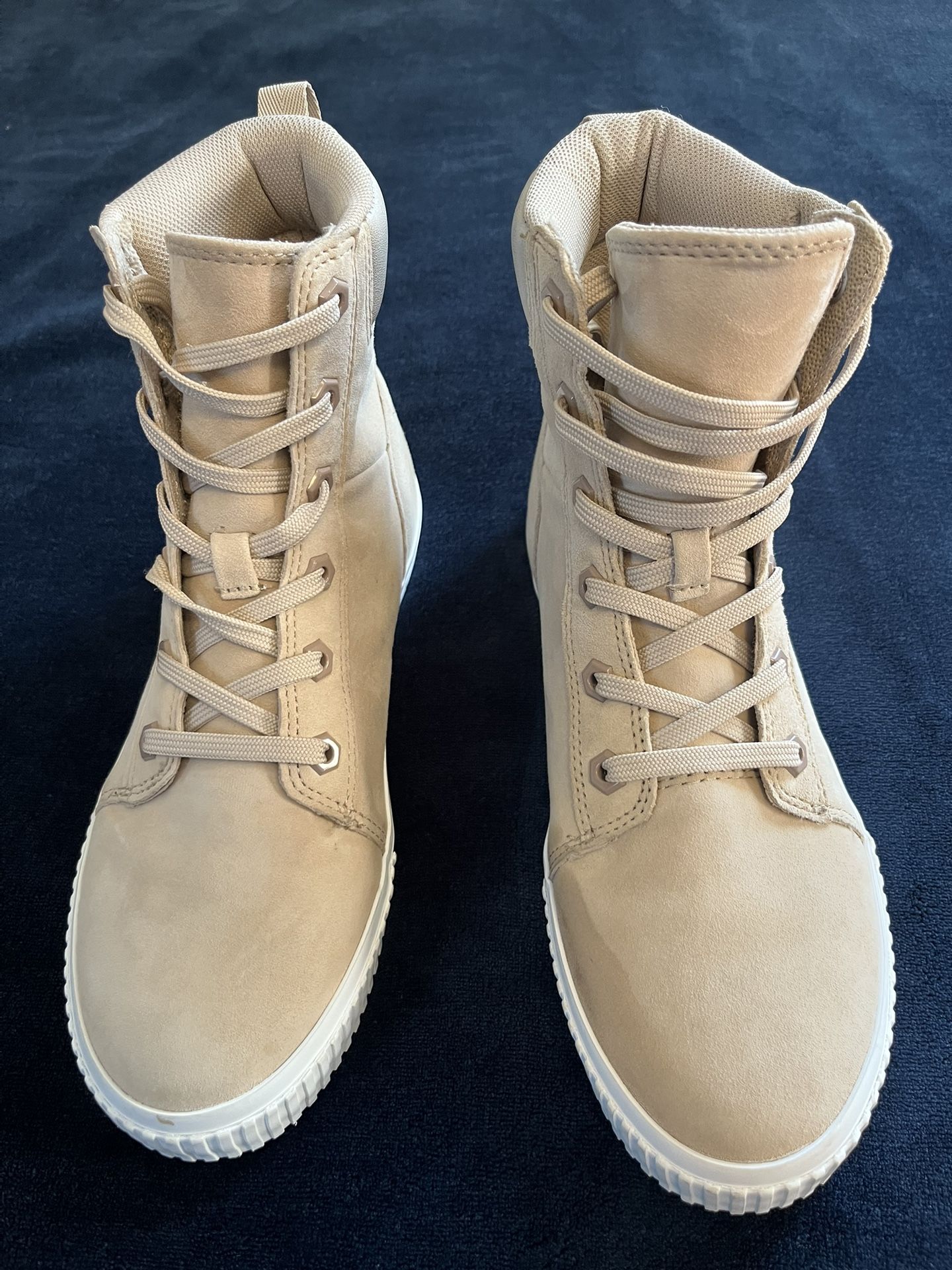 Women's Skyla Bay Sneaker Boot Size 7.5