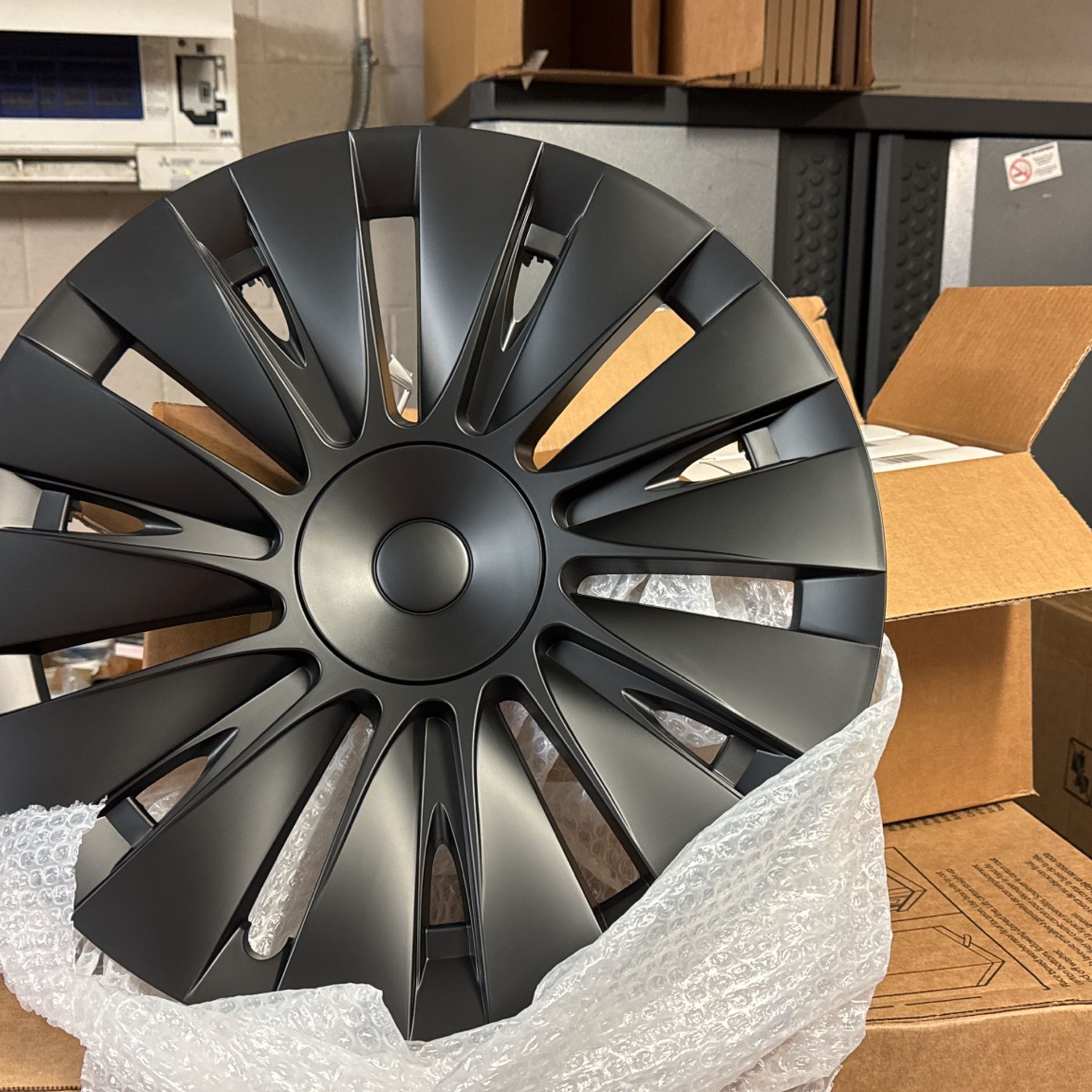 Tesla, Hub Caps