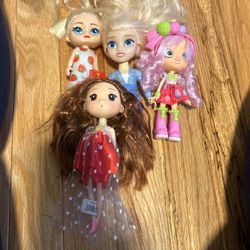 4 count small Dolls