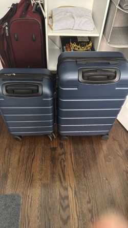 2 Carry On Suitcases. Barely Used Excellent Condition