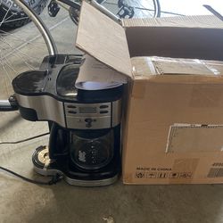Hamilton Beach 2-Way Brewer Coffee Maker, Single-Serve and 12-Cup Pot, Stainless Steel (49980A), Carafe