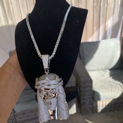 xl heavy solid iced out Jesus pendant with 20in chain